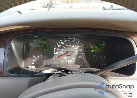 2000 Lincoln Town Car Executive из США, поврежденный, VIN 1LNHM81W7YY928809